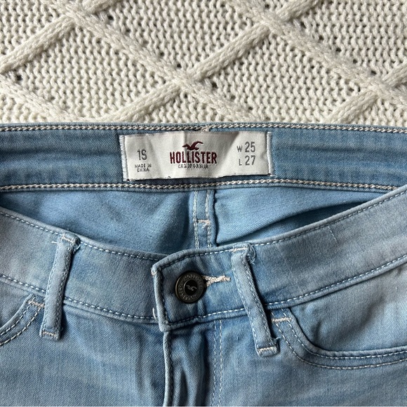 Hollister Light Blue Denim Jeans - Picture 3 of 5